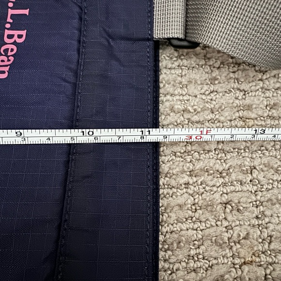 L.L. Bean expandable crossbody bag, LIKE NEW!! Same or next day shipping - Picture 6 of 6